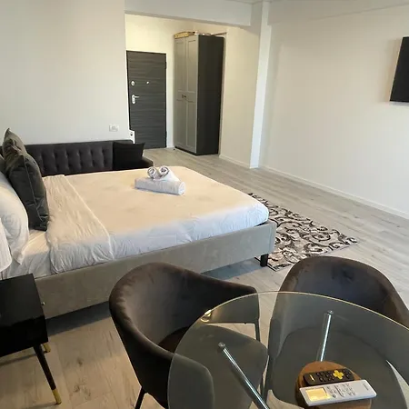 Matthias & Yannis Apartamento